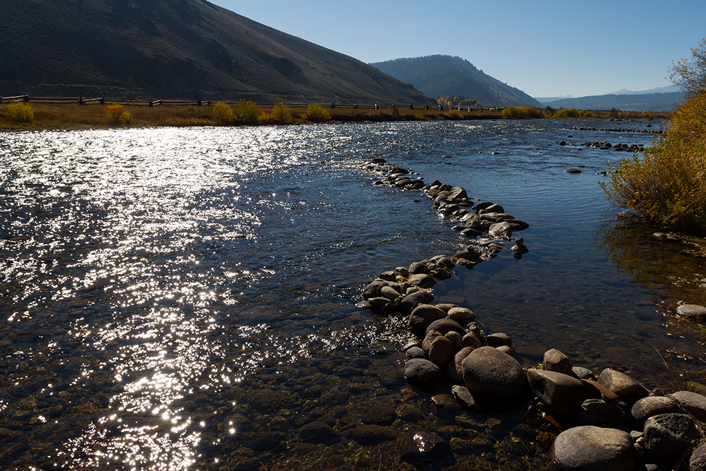 10-01 - 01.jpg - Salmon River, Stanley, ID